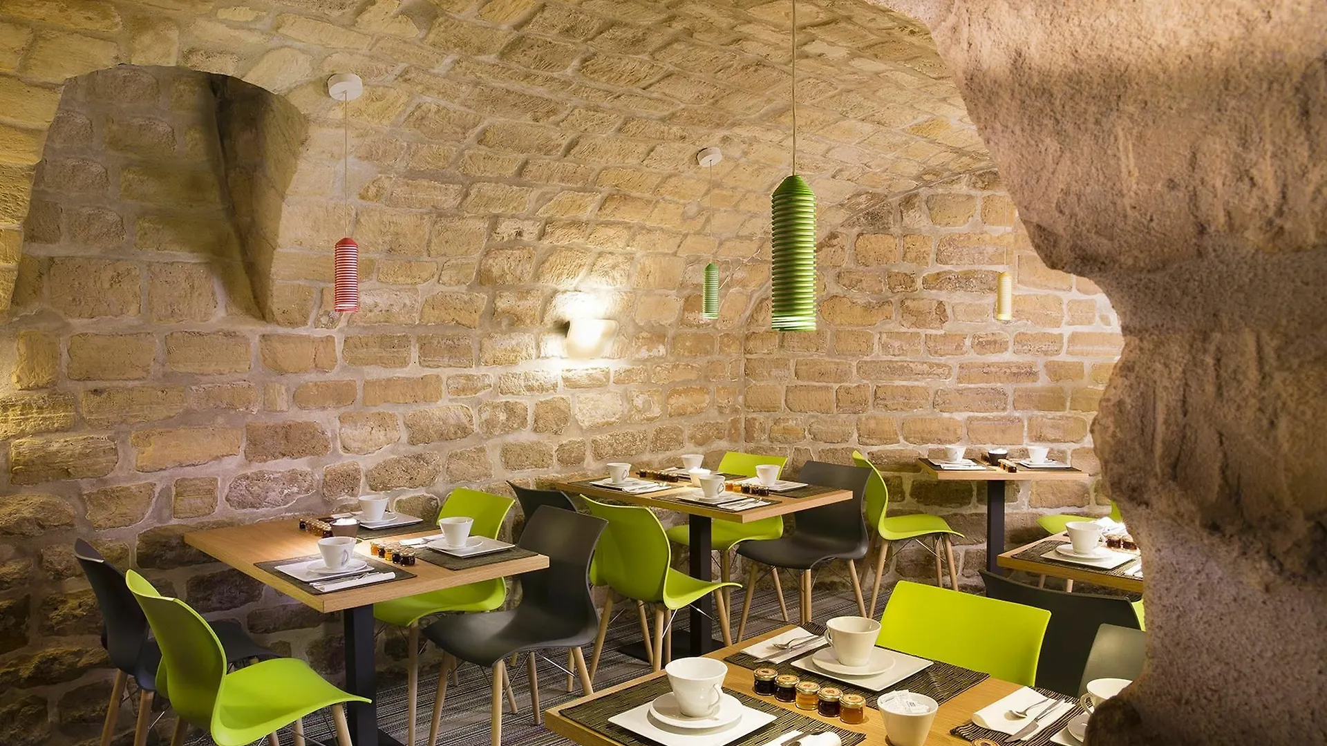 Apollon Montparnasse 3* פריז